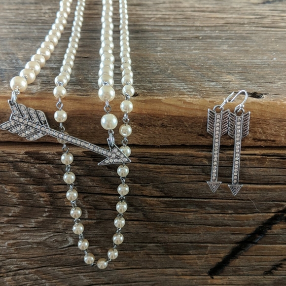Arrow earring and necklace set - Picture 1 of 4